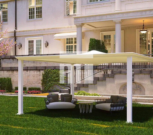 Gazebo moderno in PVC Metexa nel giardino di una villa elegante.